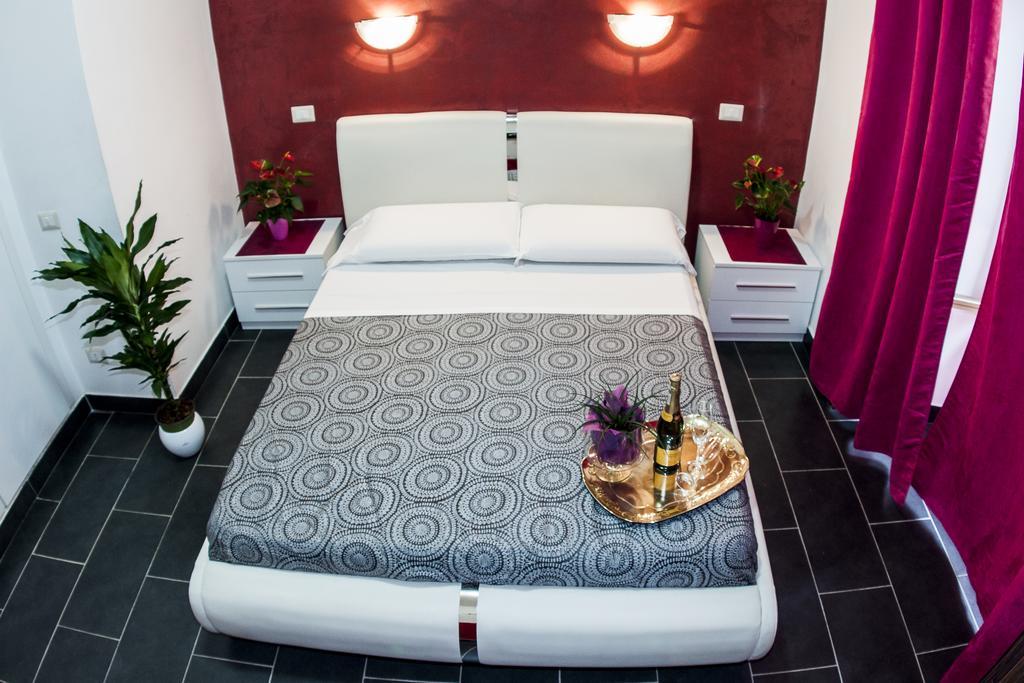 Gio' Suites Rom Værelse billede