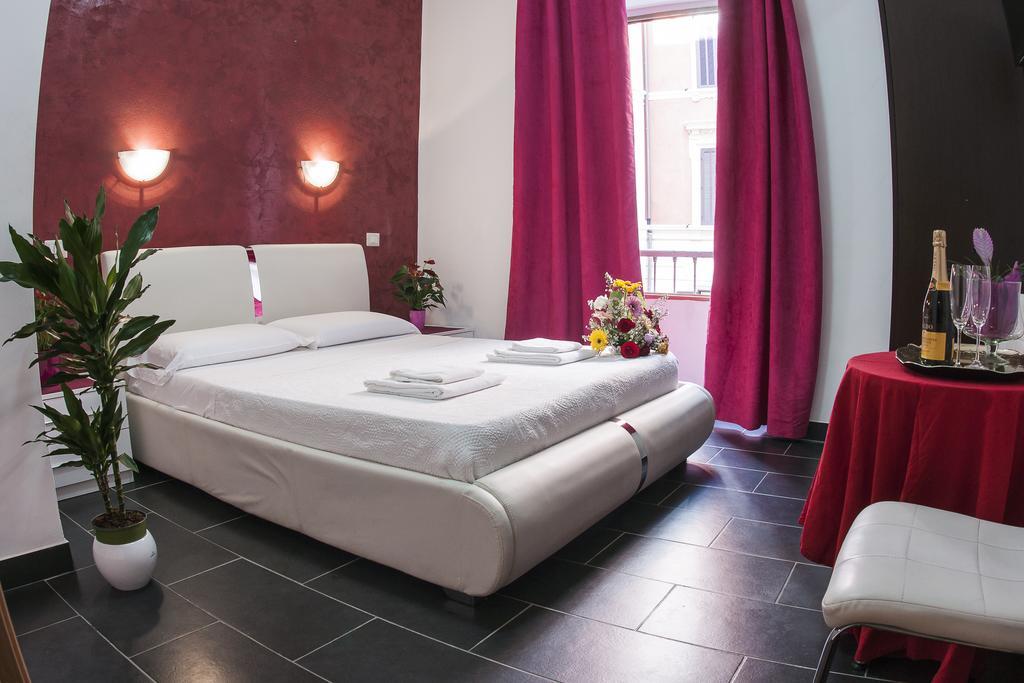 Gio' Suites Rom Værelse billede
