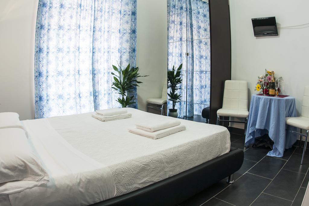 Gio' Suites Rom Værelse billede